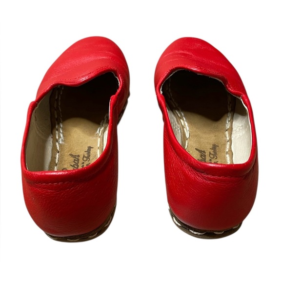 Sabah Felli Red Leather Slip-On Shoes Women’s Size 37 (US 6-6.5) Retail $210 - Picture 5 of 13